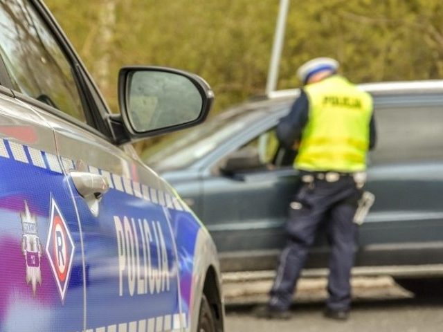 Zbyt szybcy kierowcy i ich „prawka” w rękach drogówki