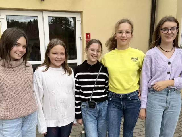 Uczennice szkoły w Rudce marzą o spotkaniu Sanah. Na razie kręcą teledyski do jej utworów