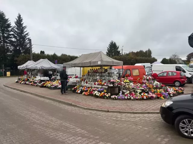 Zmieniające się oblicze Wszystkich Świętych: ceny, tradycje i alternatywy dla pamięci zmarłych (zdjęcia)