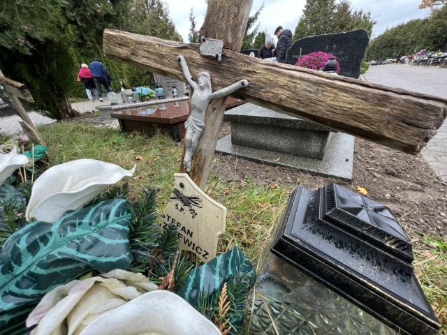Zegar bije również dla grobów. Administracja cmentarza ostrzega o likwidacji mogił