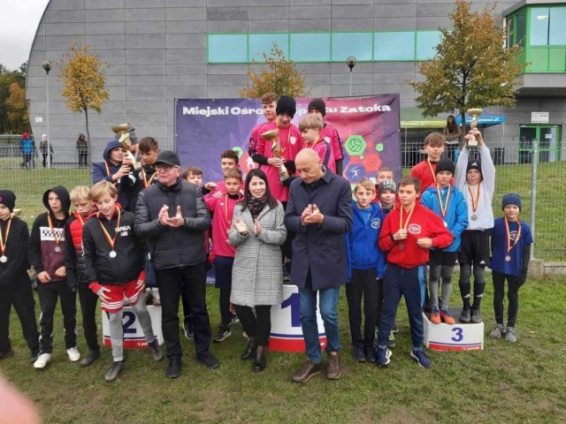 Brązowi przełajowcy szkoły sportowej