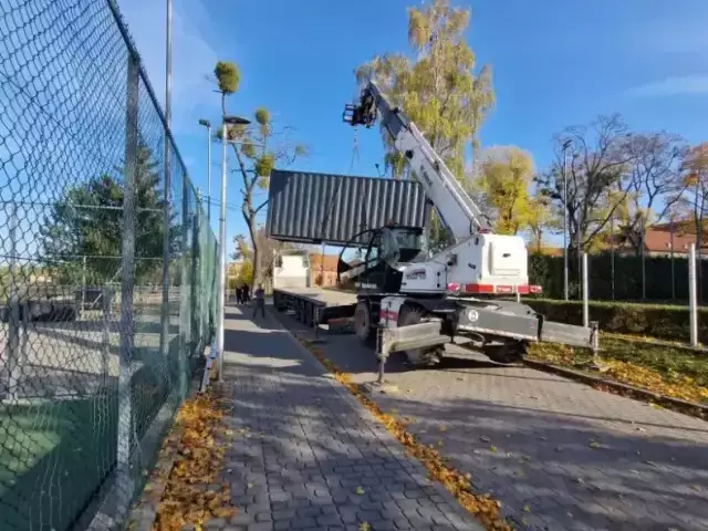Rozpoczyna się budowa krytego lodowiska