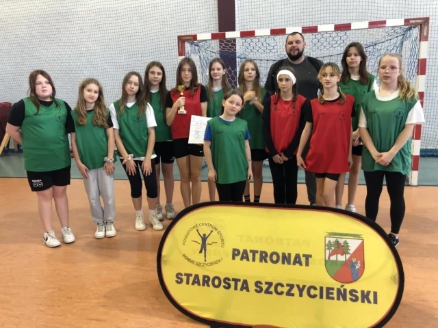 Sportowa rywalizacja w szkołach. Rosną młode piłkarskie talenty (zdjęcia)