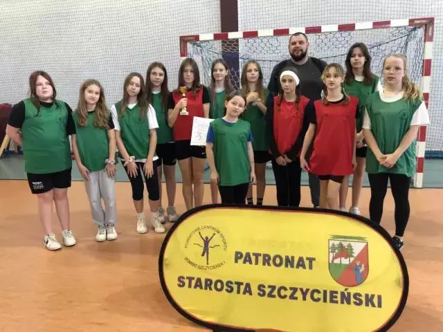 Sportowa rywalizacja w szkołach. Rosną młode piłkarskie talenty (zdjęcia)