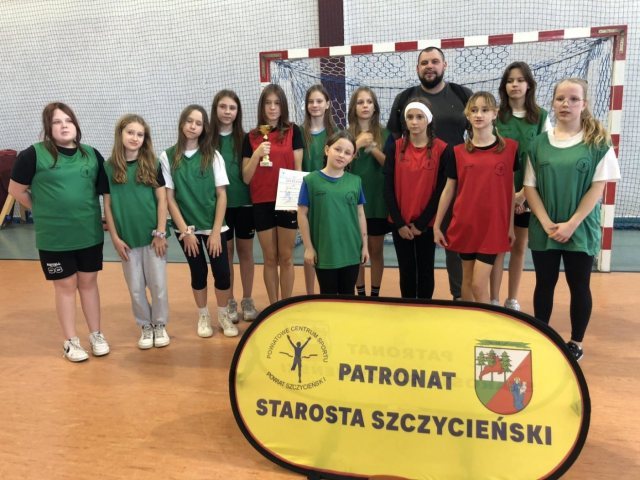 Sportowa rywalizacja w szkołach. Rosną młode piłkarskie talenty (zdjęcia)