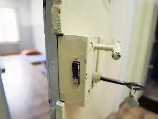 Kryminalni ze Szczytna zatrzymują podejrzanego o kradzież z włamaniem w Pasymiu