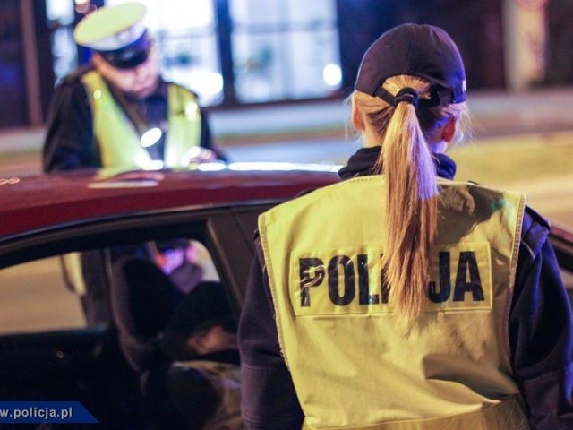 Czujne policyjne oko „wyłapuje” poszukiwanych