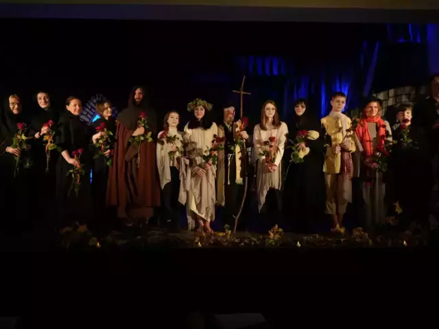Magia „Dziadów cz. II” w Gminie Jedwabno. Lokalni aktorzy oczarowali widzów