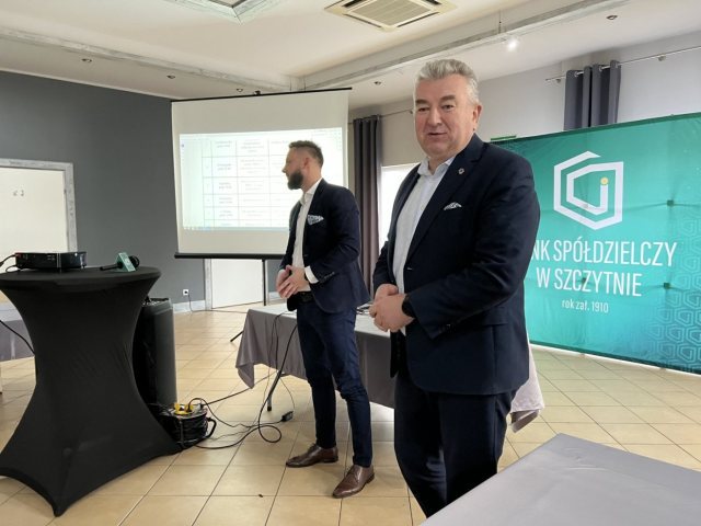 Inspirujące spotkanie z profesorem Rogowskim w ramach Pierwszej Ligi Biznesu organizowanej przez Bank Spółdzielczy w Szczytnie (zdjęcia)