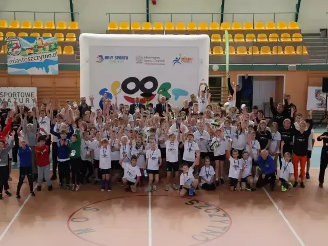 Lekkoatletyczna rywalizacja uczniów. Ze sportem im do twarzy