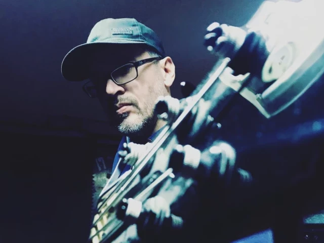 Zespół M2Schron i Tomasz Goljaszewski wracają do Szczytna z nową muzyczną historią