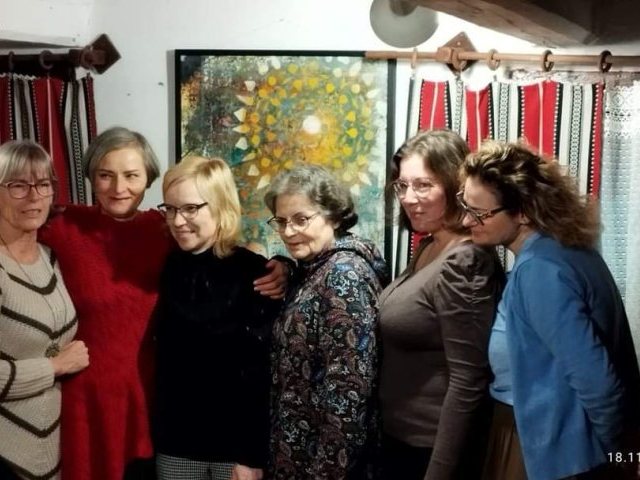 „Piórem i pędzlem” w Chacie Mazurskiej, czyli spotkanie ze sztuką w różnych jej przejawach