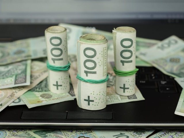Skandaliczny proceder. Oszust chciał wzbogacić się na biedzie rodziców. Teraz i oni mają problem