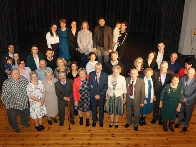 Niezapomniane święto miłości – złote i diamentowe gody w Dźwierzutach (zdjęcia)