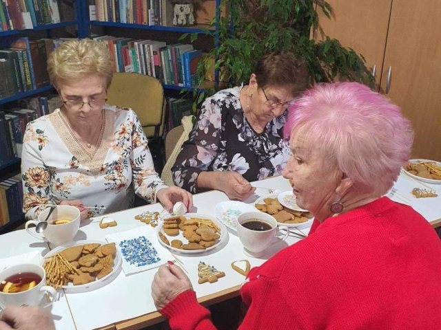 Magiczne świąteczne popołudnie w Gminnej Bibliotece Publicznej w Lipowcu