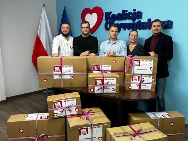 Szlachetna Paczka dała dodatkowe siły. Biurka, kanapy, lodówki... jak piórka