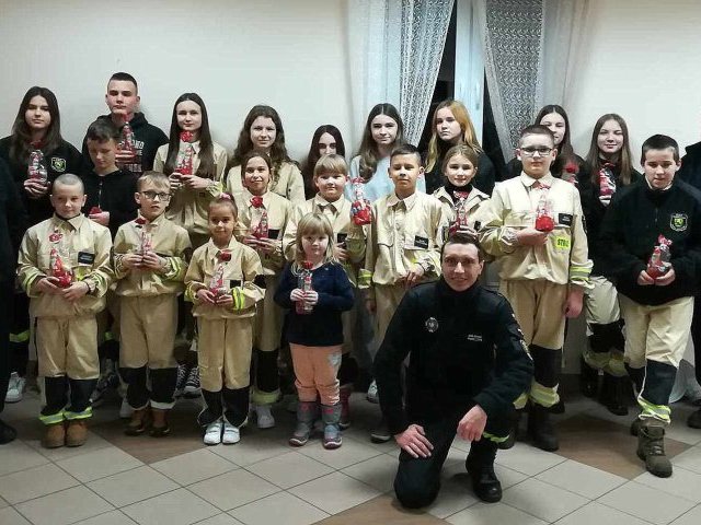 Druhowie z OSP Gawrzyjałki składają świąteczne życzenia