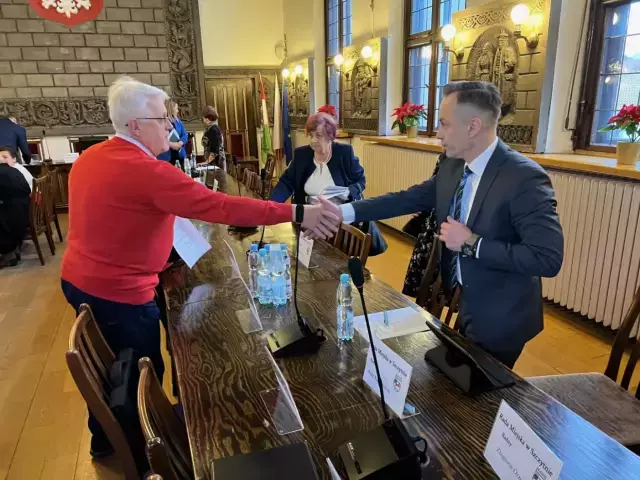 Trwa sesja rady miejskiej, dziś budżet na 2024 rok. Oglądaj obrady na żywo (WIDEO)