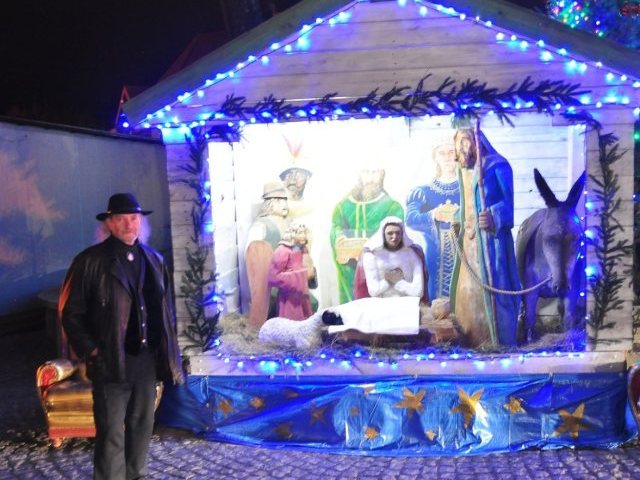 Szczytno w świątecznej oprawie. Zygmunt Rząp ponownie stworzył Szopkę Bożonarodzeniową