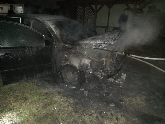 Pożar volkswagena polo w Nowym Gizewie