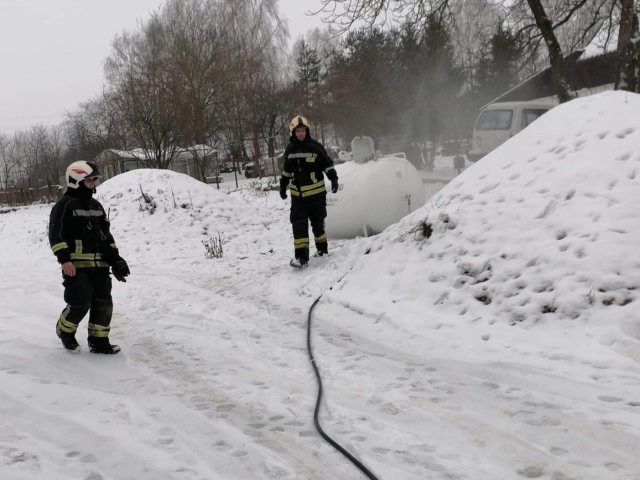 Groźba wybuchu! Strażacy zadbali o bezpieczeństwo