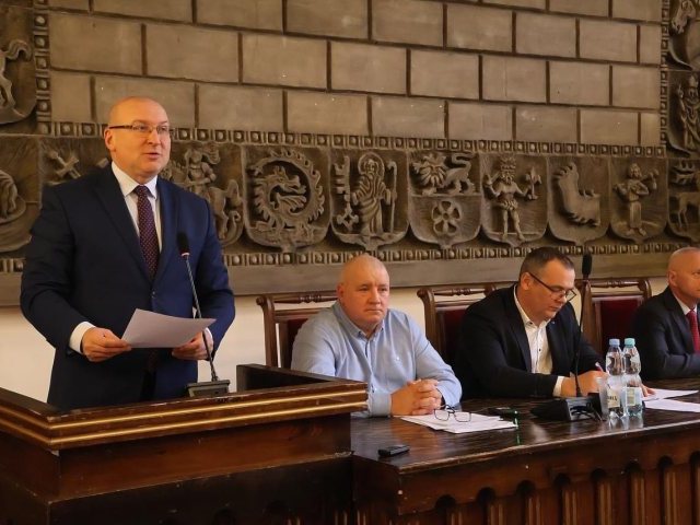 40 milionów zł na rozwój powiatu. Radni przyjęli budżet na 2024 rok (zdjęcia)