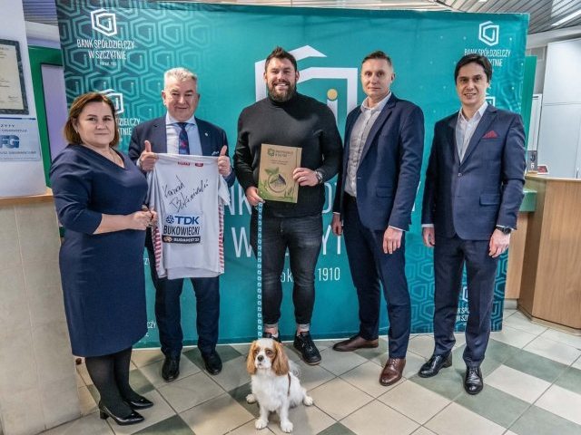 Konrad Bukowiecki i Bank Spółdzielczy w Szczytnie – silne partnerstwo na nowy rok