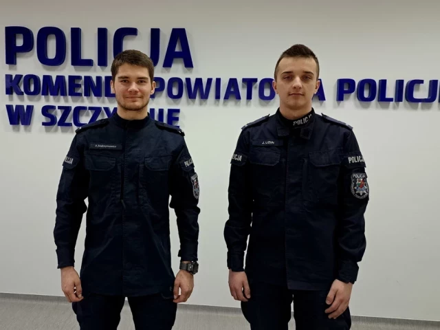 Policjanci-ratownicy. Dwóch młodych mundurowych uratowało życie matce z dziećmi