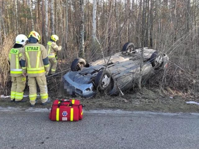 Dachowanie audi pod Mącicami (zdjęcia)