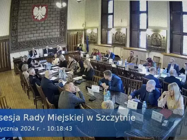 Trwa sesja Rady Miejskiej w Szczytnie. Oglądaj obrady na żywo (wideo)
