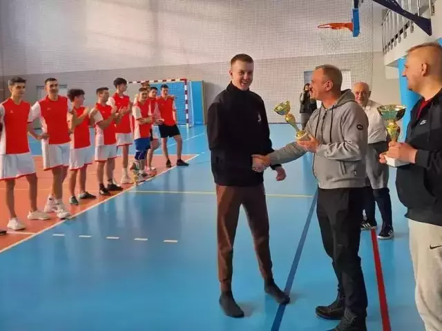 Ogniste emocje przy siatce. Turniej o puchar prezesa OSP Spychowo (zdjęcia)
