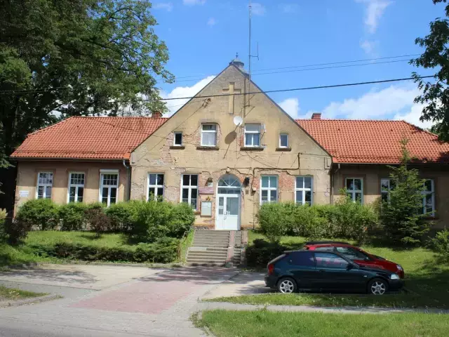 Powrót zabytkowego blasku. Odtworzenie elewacji w Jedwabnie po latach starań