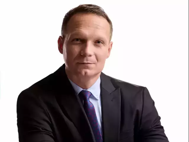 Arkadiusz Marczak wraca do gry. DLACZEGO warto postawić na nowe pokolenie w samorządzie?