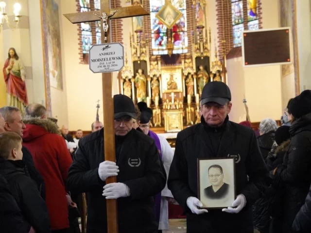 Tak trzeba żyć. Z pasją i szacunkiem dla ludzi. Pożegnaliśmy Andrzeja Modzelewskiego...