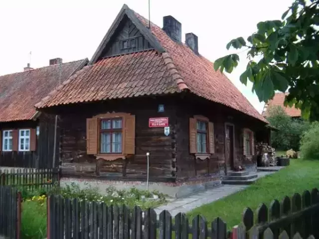 Renowacja perły na Mazurach. Zabytkowa biblioteka w Klonie czeka na odrodzenie