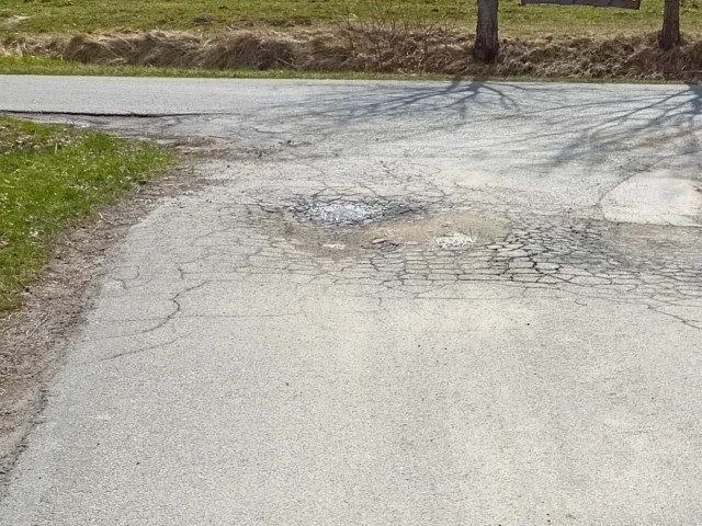 Księży Lasek z drogą na poważnie
