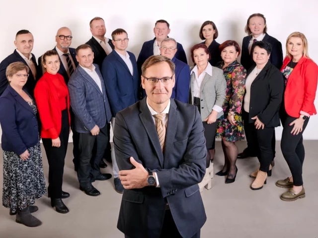 ŻELAZNA 20 NA KADENCJĘ 2024-2029. Poznaj program i kandydatów na radnych  KWW „Pasym dla Wszystkich”