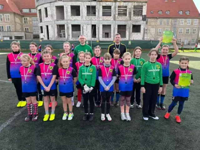 Od lokalnych boisk do wielkich aren. Triumf młodych talentów w powiatowym finale „Z podwórka na stadion”