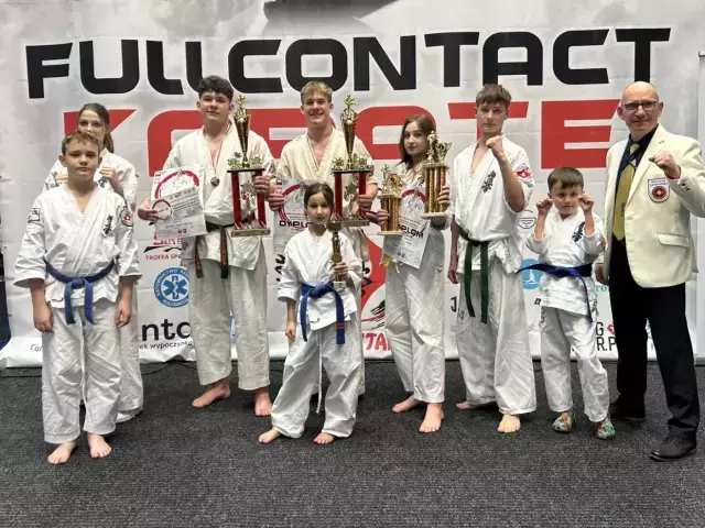 Mikołaj, Olaf i  Łucja z medalami mistrzostwa Polski