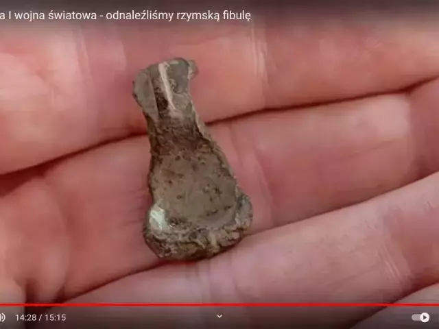 Grupa Badawcza Śladami Historii z nowym odkryciem – rzymska fibula (wideo)