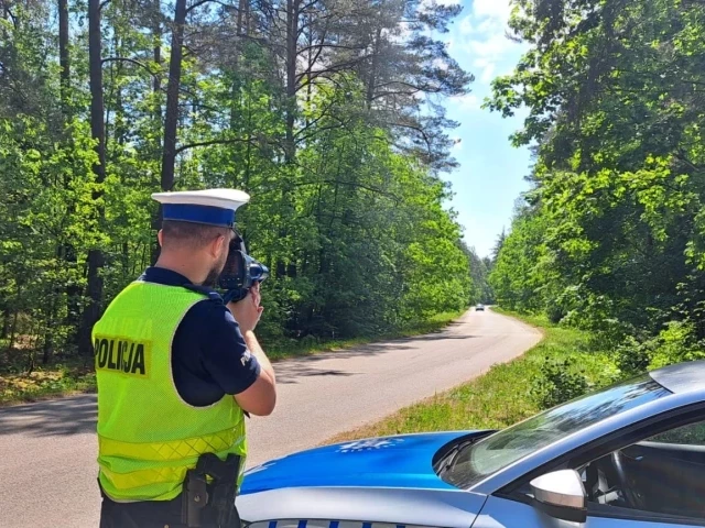 Kierował autem bez aparatu słuchowego teraz grozi mu 1500 zł grzywny