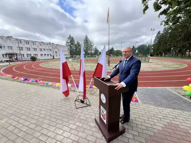 2,1 miliona złotych i marzenie o boisku wielofunkcyjnym zrealizowane (zdjęcia)
