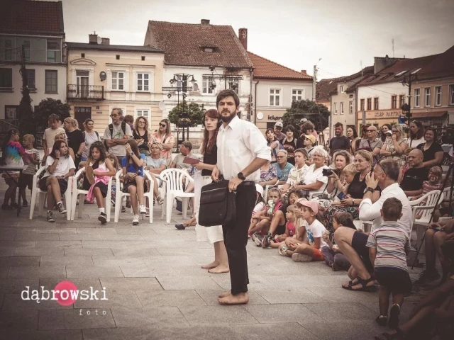 Magia teatru ulicznego w Pasymiu. Festiwal Sztuki zachwycił mieszkańców i turystów (zdjęcia)