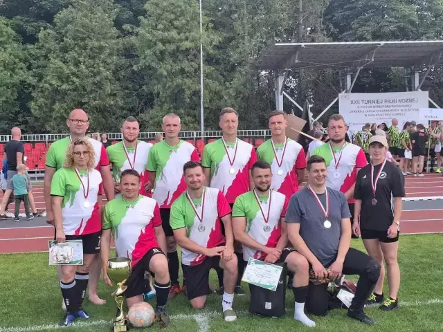 Leśnicy na piłkarskiej murawie