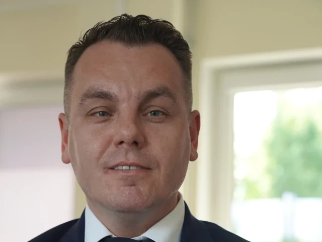 Specjaliści za niemałą kasę. Co dzieje się w Rozogach?