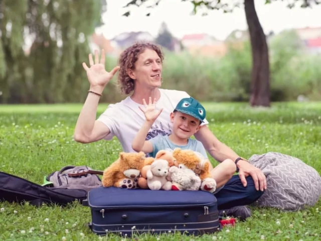Musical Babies na trawie, czyli kreatywny język angielski z Tomaszem Banulem dla najmłodszych