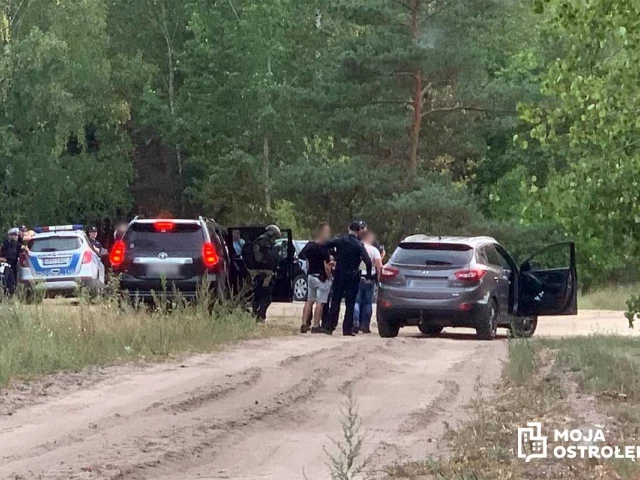 Zabójstwo w Księżym Lasku. 52-latek nie rozmawia z policją, antyterroryści próbują rozbroić napastnika