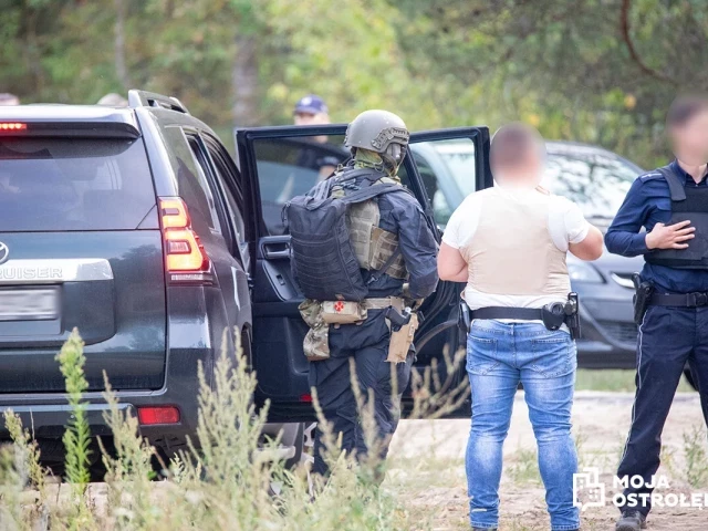 Tragiczne wydarzenia w Księżym Lasku. Napastnik w rękach policji po całonocnym oblężeniu