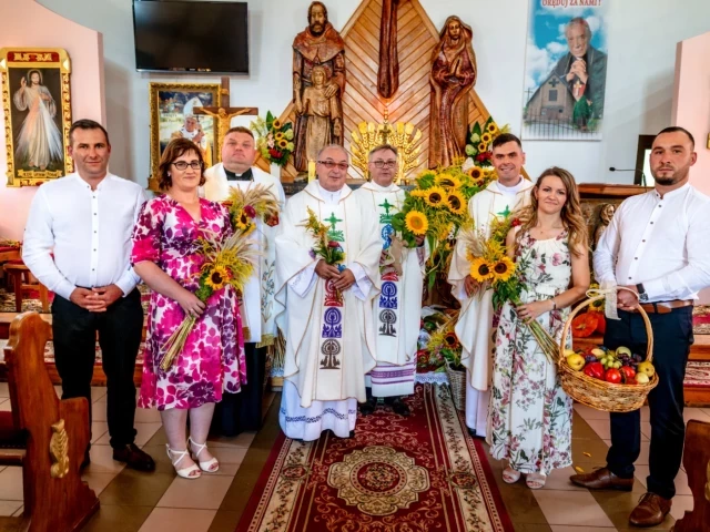 Dożynki w Dąbrowach. Rolnicy świętowali, a parafia obchodziła jubileusz 25-lecia (zdjęcia)