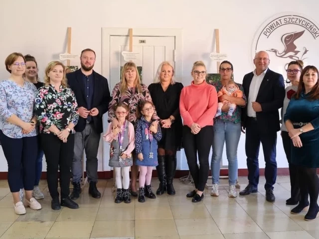 Wystawa, która mówi o nadziei – piecza zastępcza w centrum uwagi
